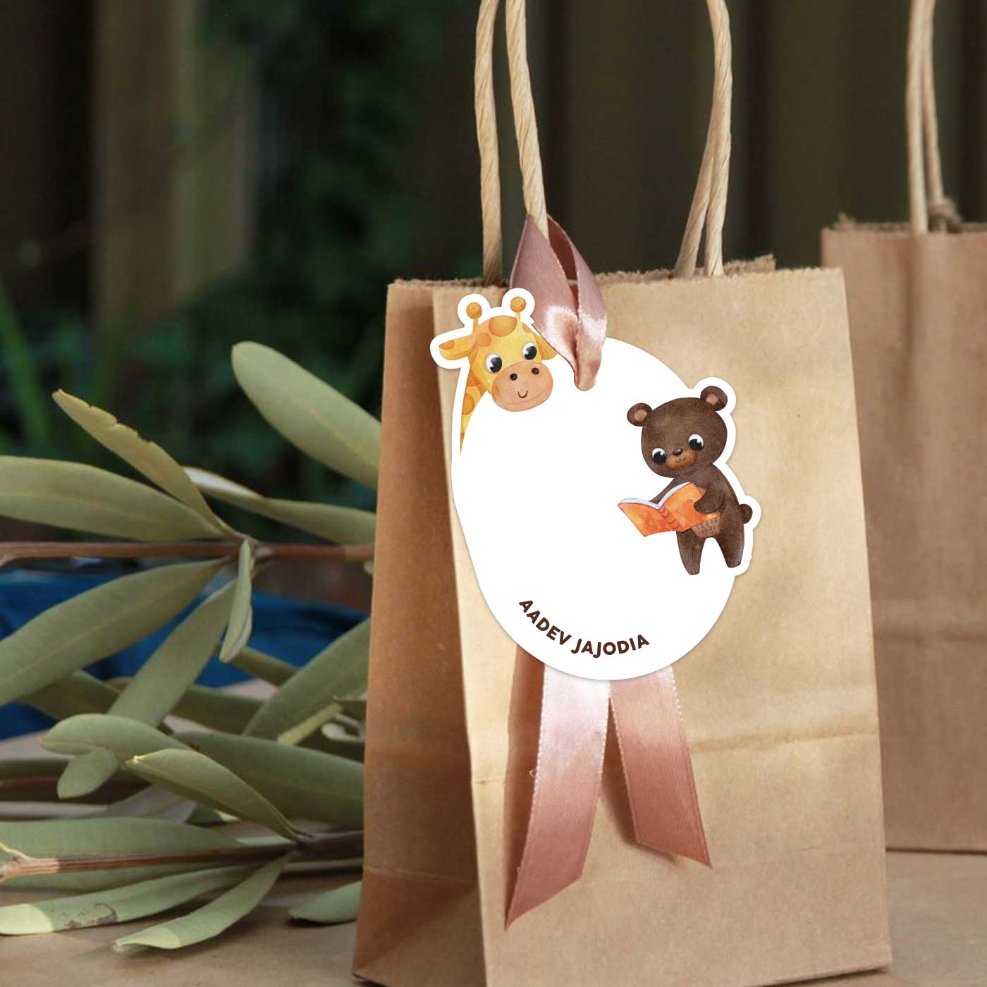 Giraffe and Bear Love Reading